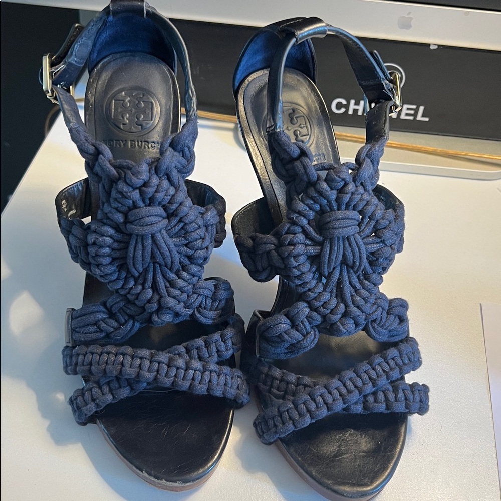 Tory Burch, 8.5, Navy Woven heels, elegant Heels, stunning EUC - Picture 9 of 13